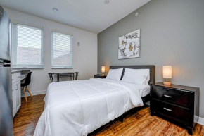 Chic Modern Studio Apartment by Stay Gia, Indianapolis